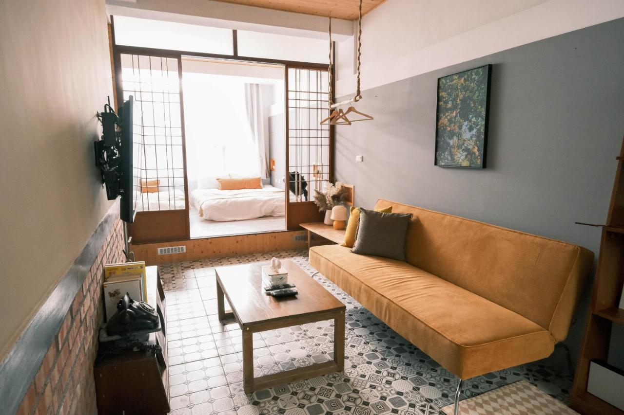 South Gate Home Stay ไถหนาน ภายนอก รูปภาพ
