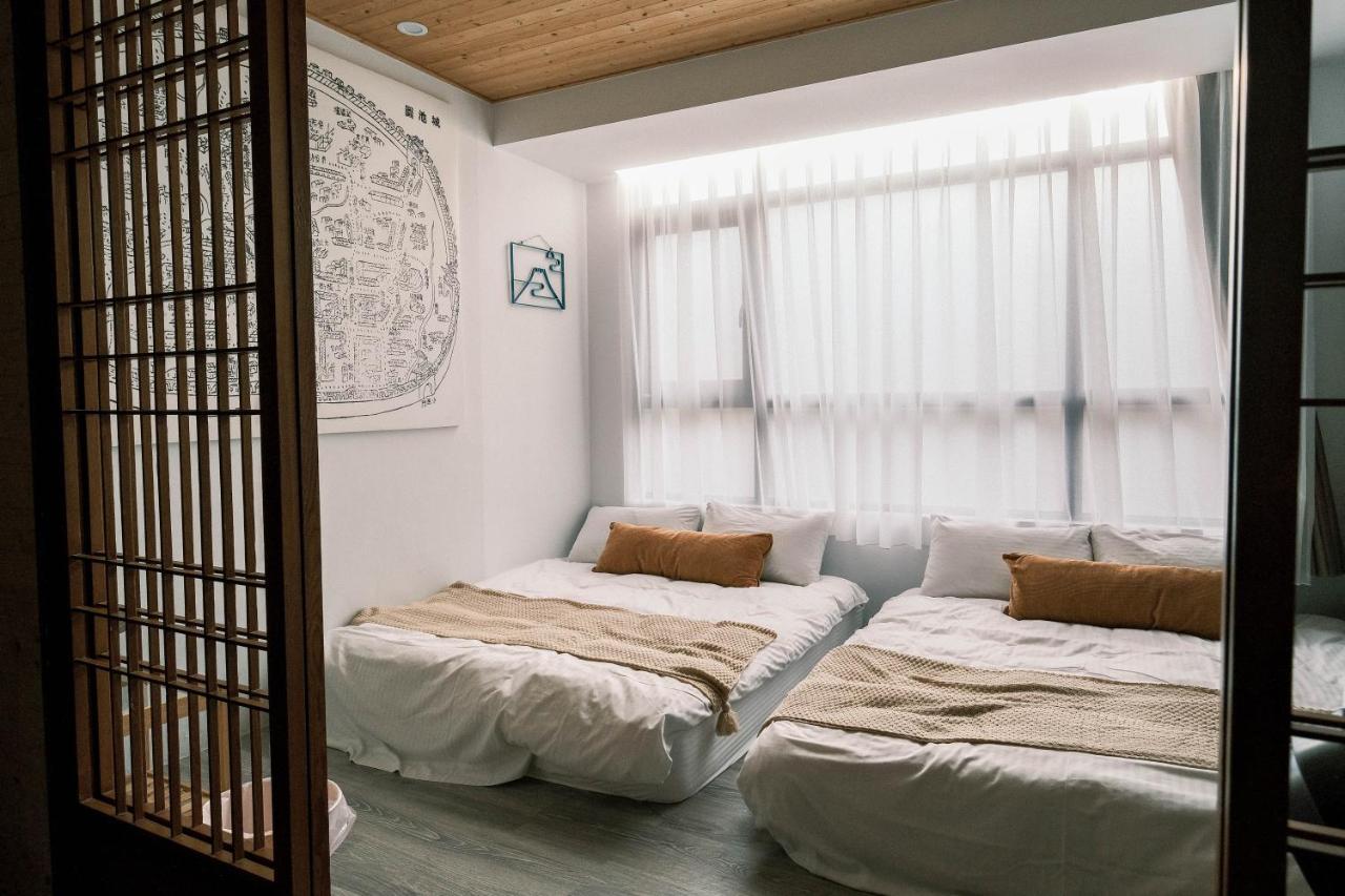 South Gate Home Stay ไถหนาน ภายนอก รูปภาพ