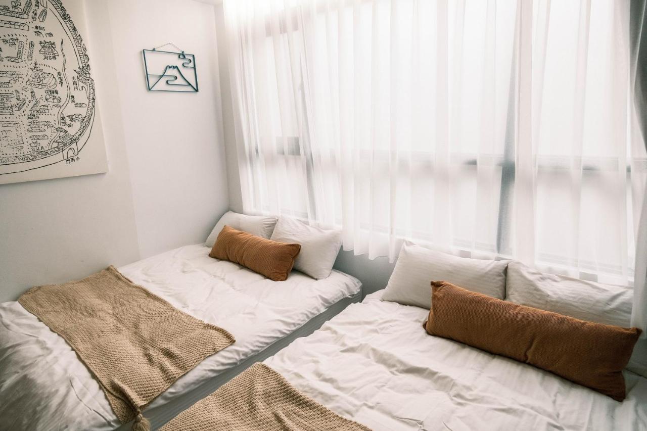 South Gate Home Stay ไถหนาน ภายนอก รูปภาพ