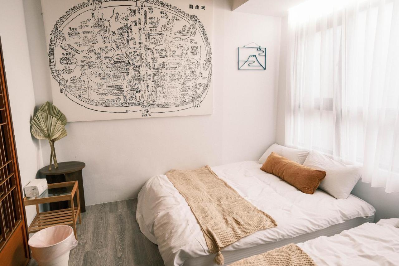 South Gate Home Stay ไถหนาน ภายนอก รูปภาพ