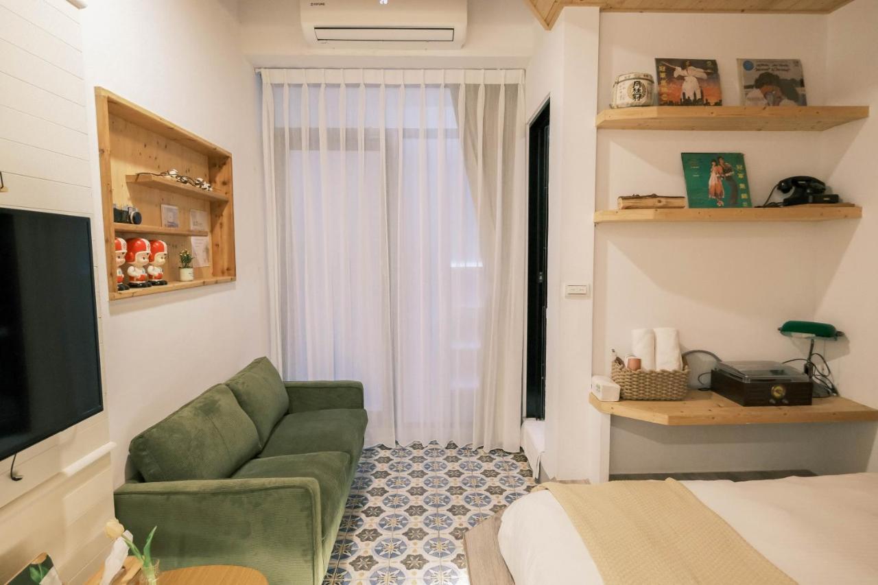 South Gate Home Stay ไถหนาน ภายนอก รูปภาพ