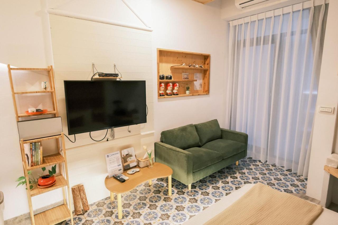 South Gate Home Stay ไถหนาน ภายนอก รูปภาพ